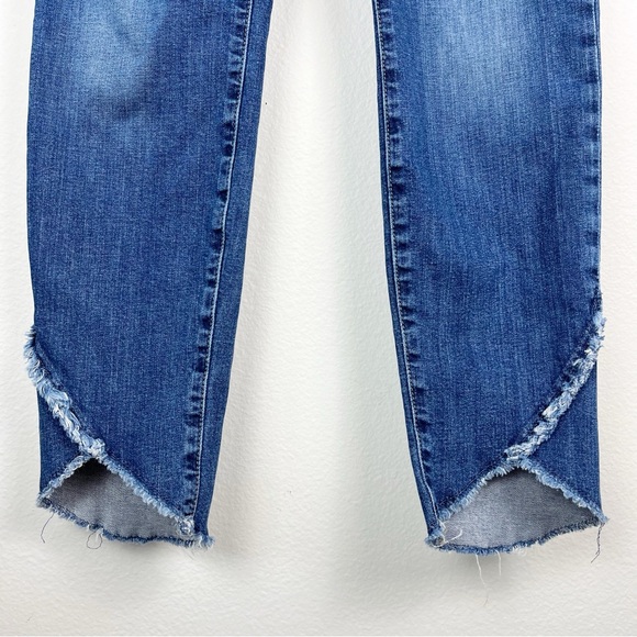 Joe's Jeans The Icon Mid-Rise Frayed Tulip Hem Size 32 - Picture 4 of 15